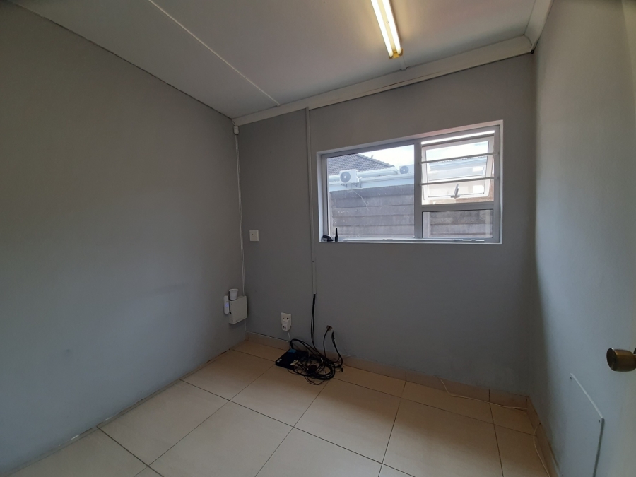 To Let Commercial Property for Rent in Beacon Bay Eastern Cape